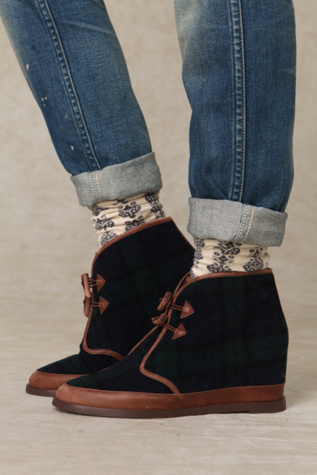 Nordic Toggle Wedge