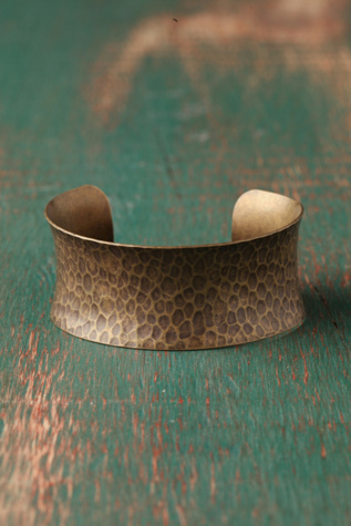 Scaled Cuff