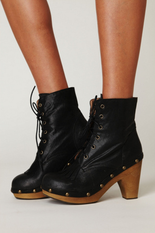 Outlander Clog Boot