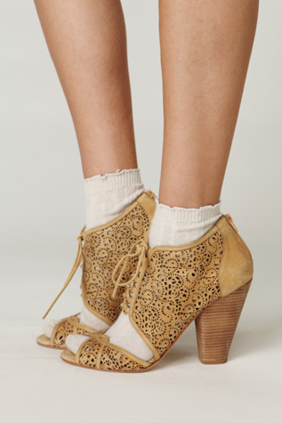 Amadas Heel