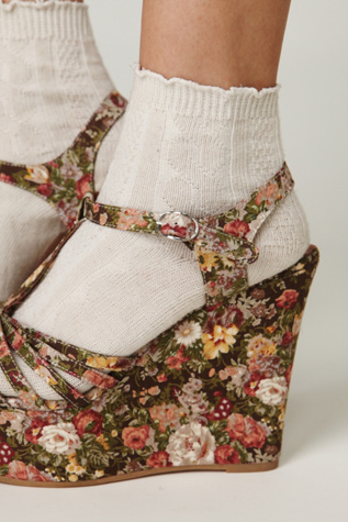 Bed Of Roses Platform