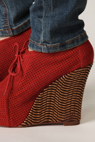 Congo Perforated Wedge