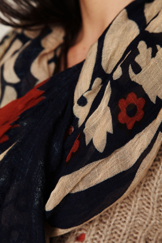 Zusto Border Print Scarf