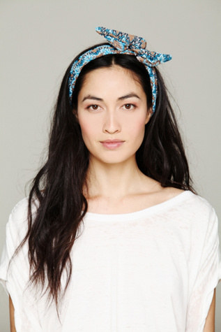 Printed Wire Tie in hair-beauty