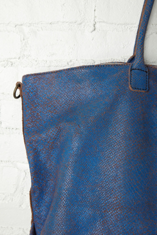 Barracuda Distressed Tote