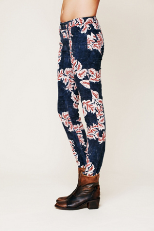 Red / Navy / Ivory