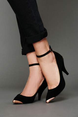 Leighton Metal Tip Heel