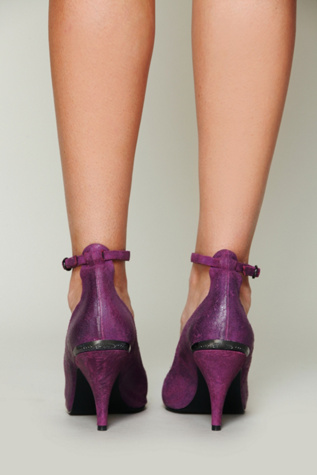 Leighton Metal Tip Heel