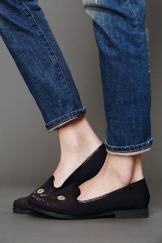 YRU Kitty Flat in flats