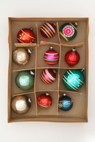 Vintage Set of Assorted Ornaments in vintage-loves-objects