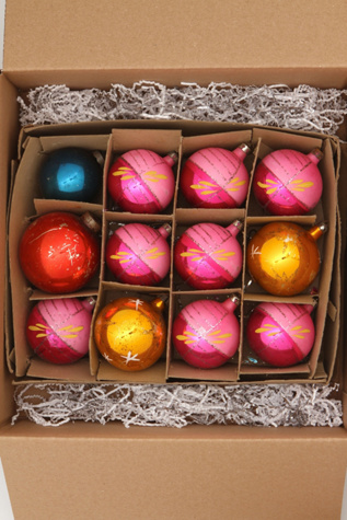 Vintage Set of Assorted Ornaments in vintage-loves-objects