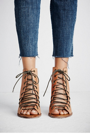 Minimal Lace Up Heel