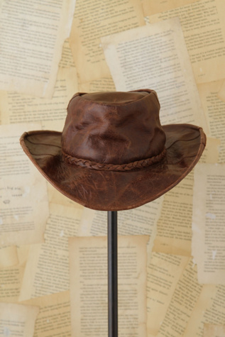 Free People Vintage Distressed Leather Hat in Vintage-Accessories
