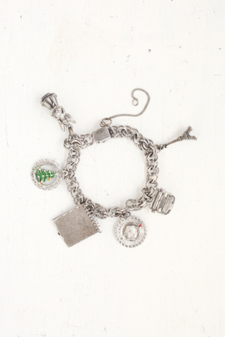 Free People Vintage Silver Charm Bracelet in Vintage-Jewelry