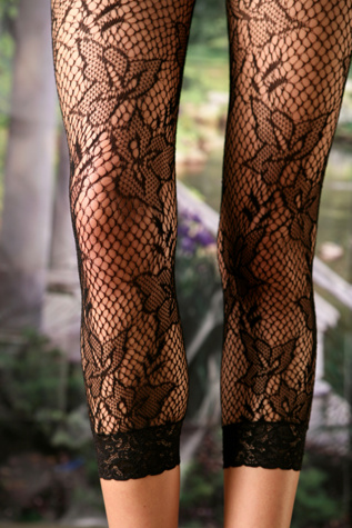 Vine Crochet Capri Tights