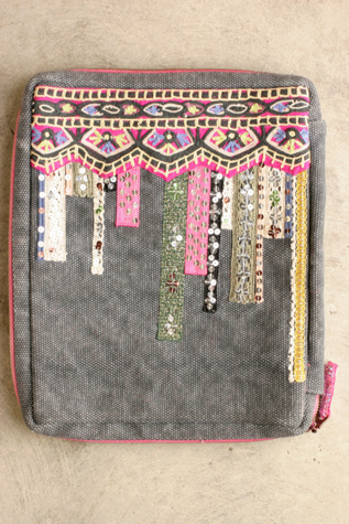 Small Ribbon Race Laptop Cozy